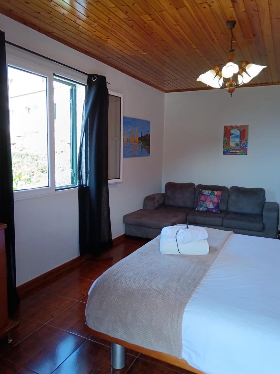 Casa Central - Peceful Mountain Retreat In Calheta Ribeira do Raposo Esterno foto