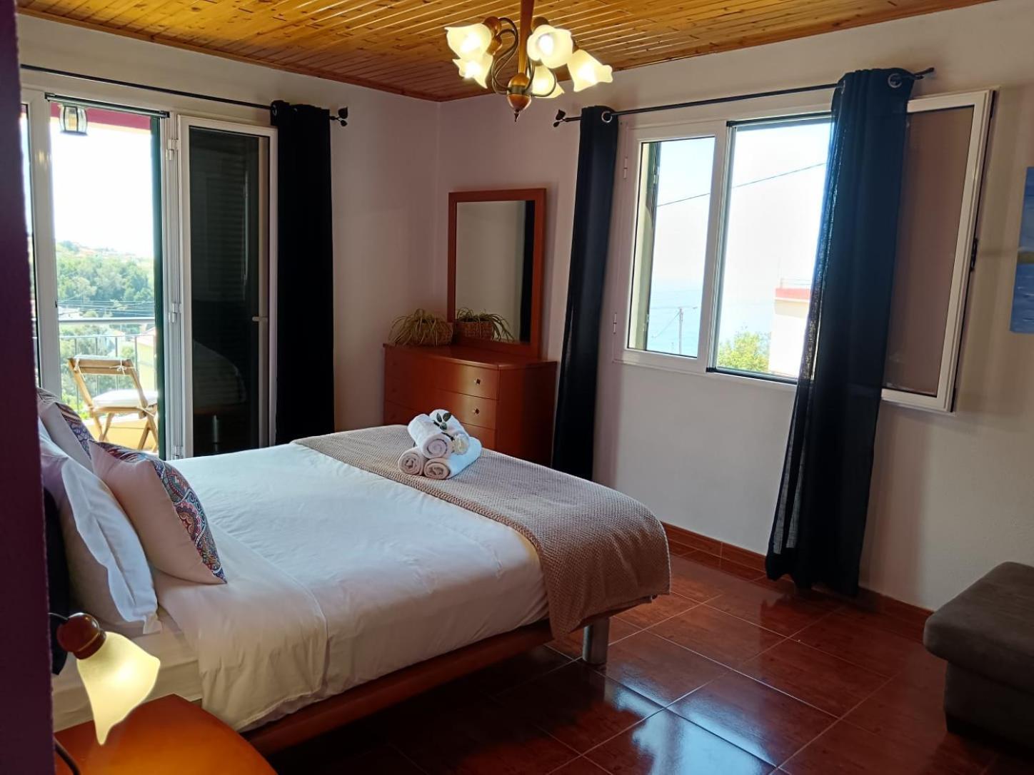 Casa Central - Peceful Mountain Retreat In Calheta Ribeira do Raposo Esterno foto